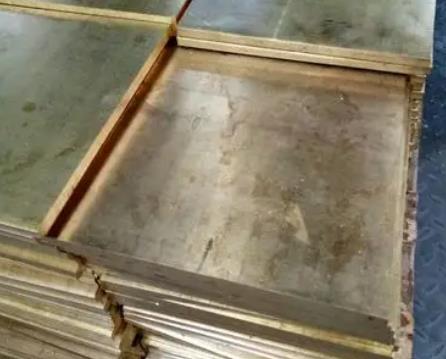 Resistant to stamping aluminum bronze plate